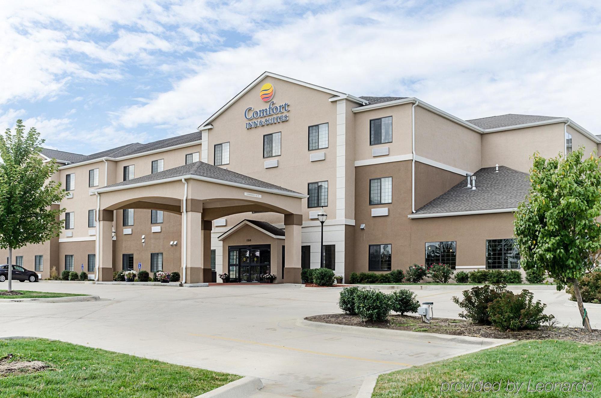 Comfort Inn & Suites Lawrence Exterior foto